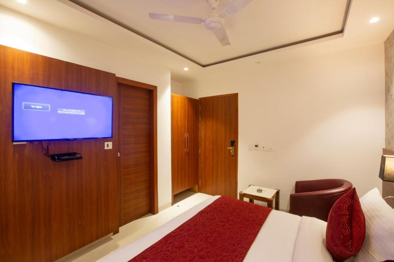 Hotel Arch Suites - Near Aerocity New Delhi Exteriör bild