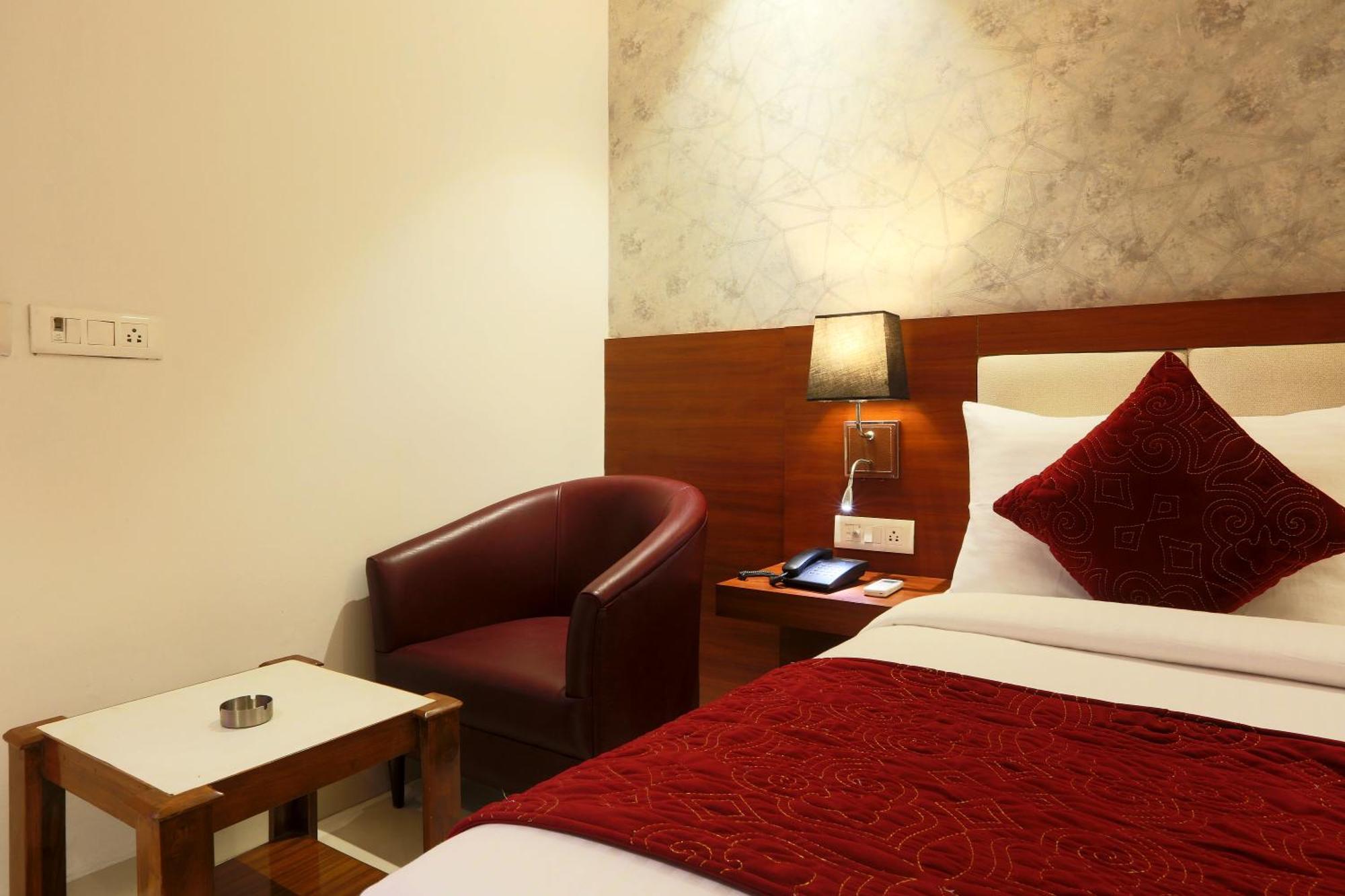 Hotel Arch Suites - Near Aerocity New Delhi Exteriör bild