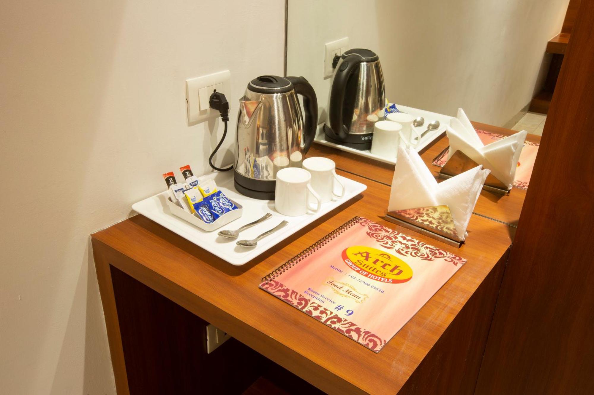 Hotel Arch Suites - Near Aerocity New Delhi Exteriör bild