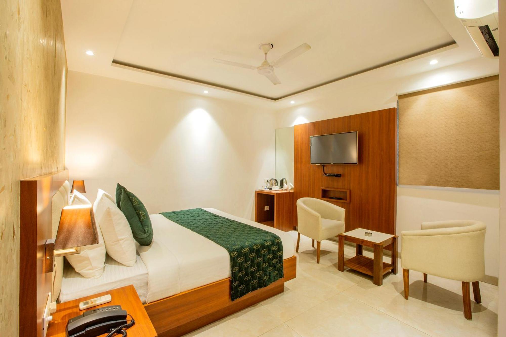 Hotel Arch Suites - Near Aerocity New Delhi Exteriör bild