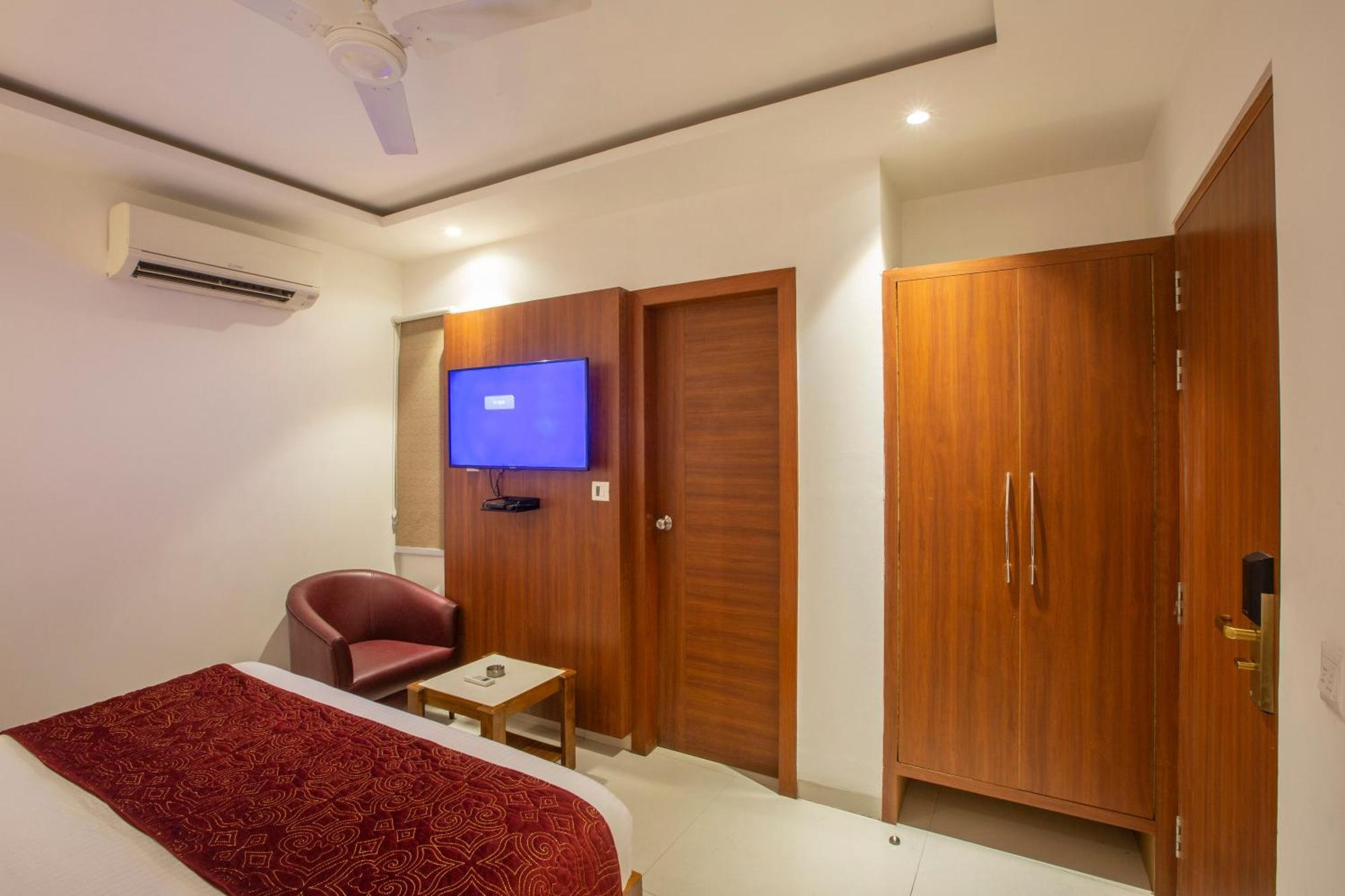 Hotel Arch Suites - Near Aerocity New Delhi Exteriör bild