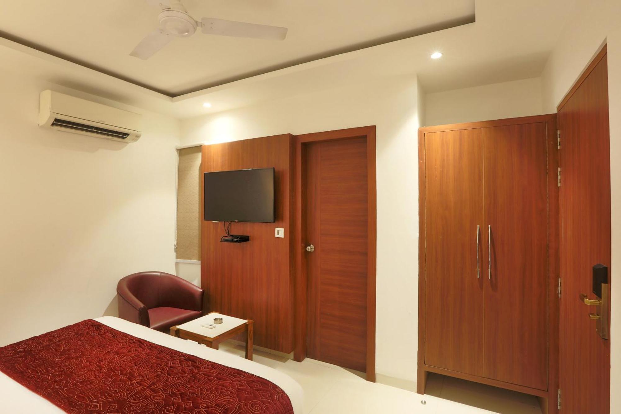 Hotel Arch Suites - Near Aerocity New Delhi Exteriör bild