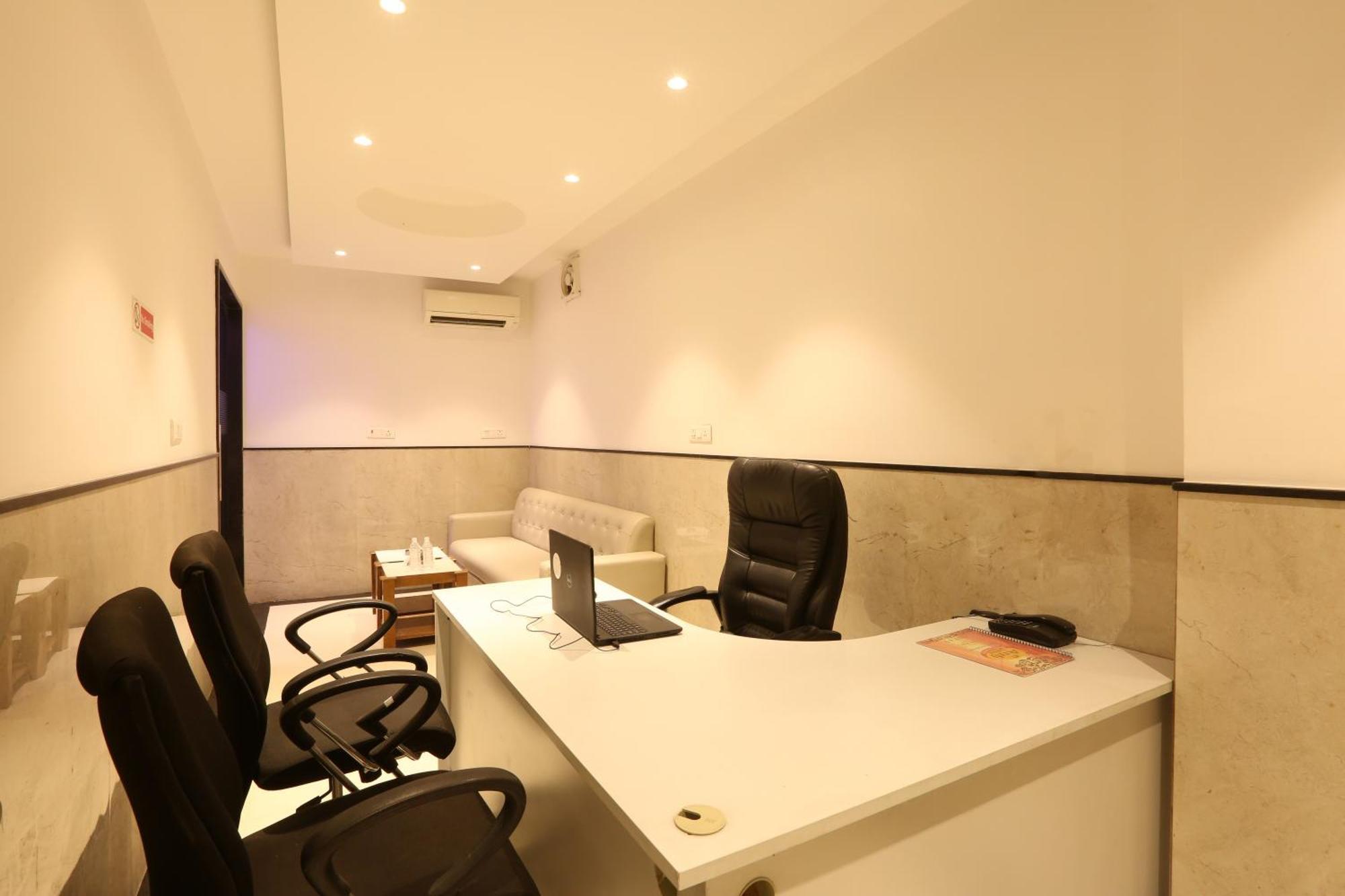 Hotel Arch Suites - Near Aerocity New Delhi Exteriör bild