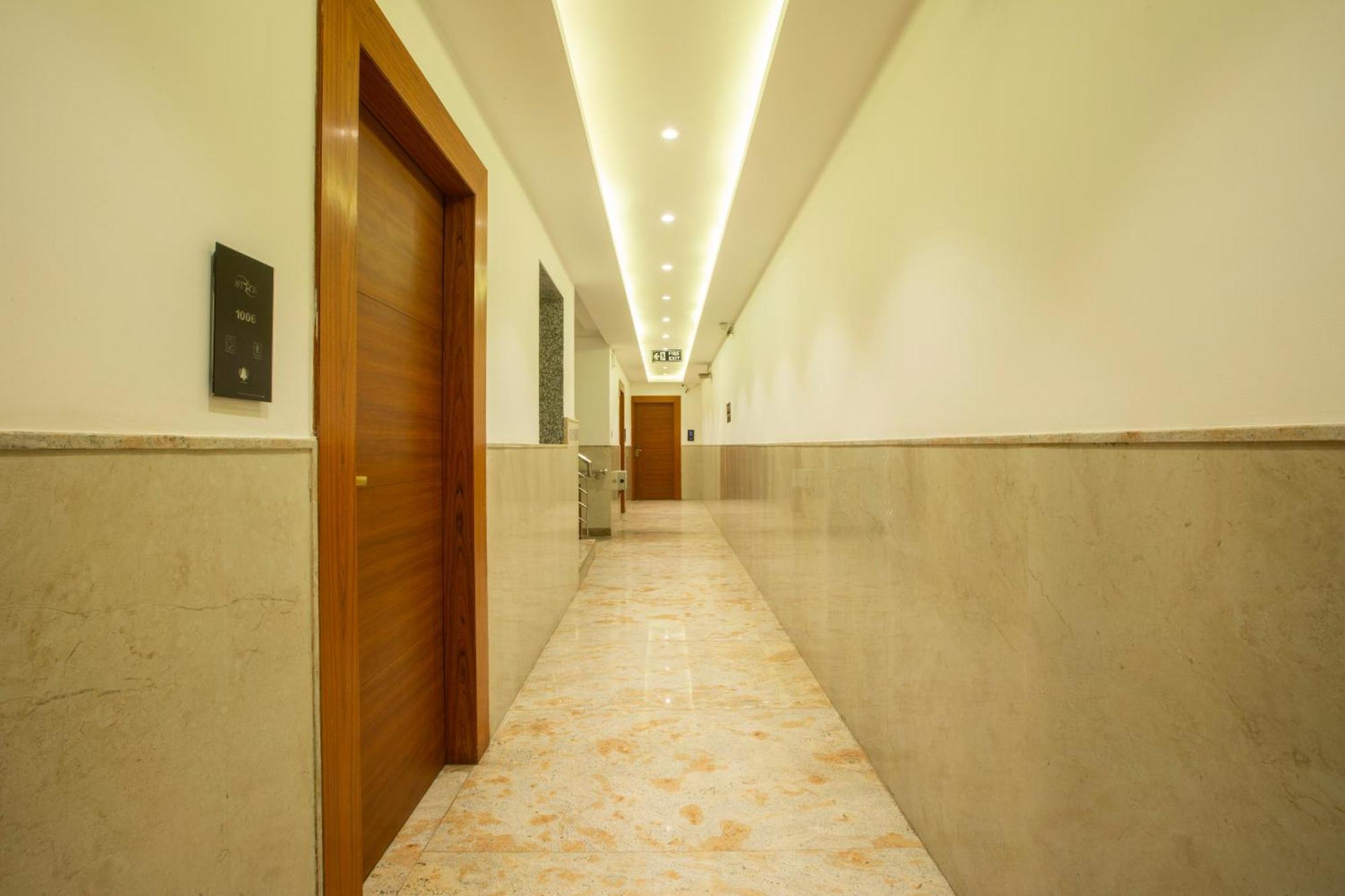 Hotel Arch Suites - Near Aerocity New Delhi Exteriör bild