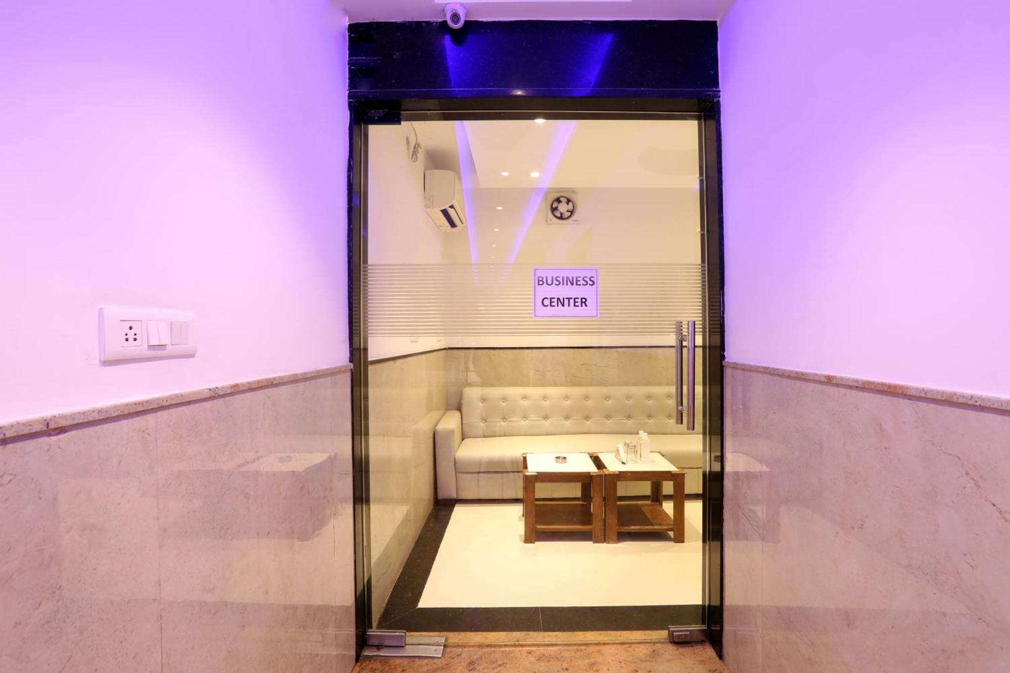Hotel Arch Suites - Near Aerocity New Delhi Exteriör bild