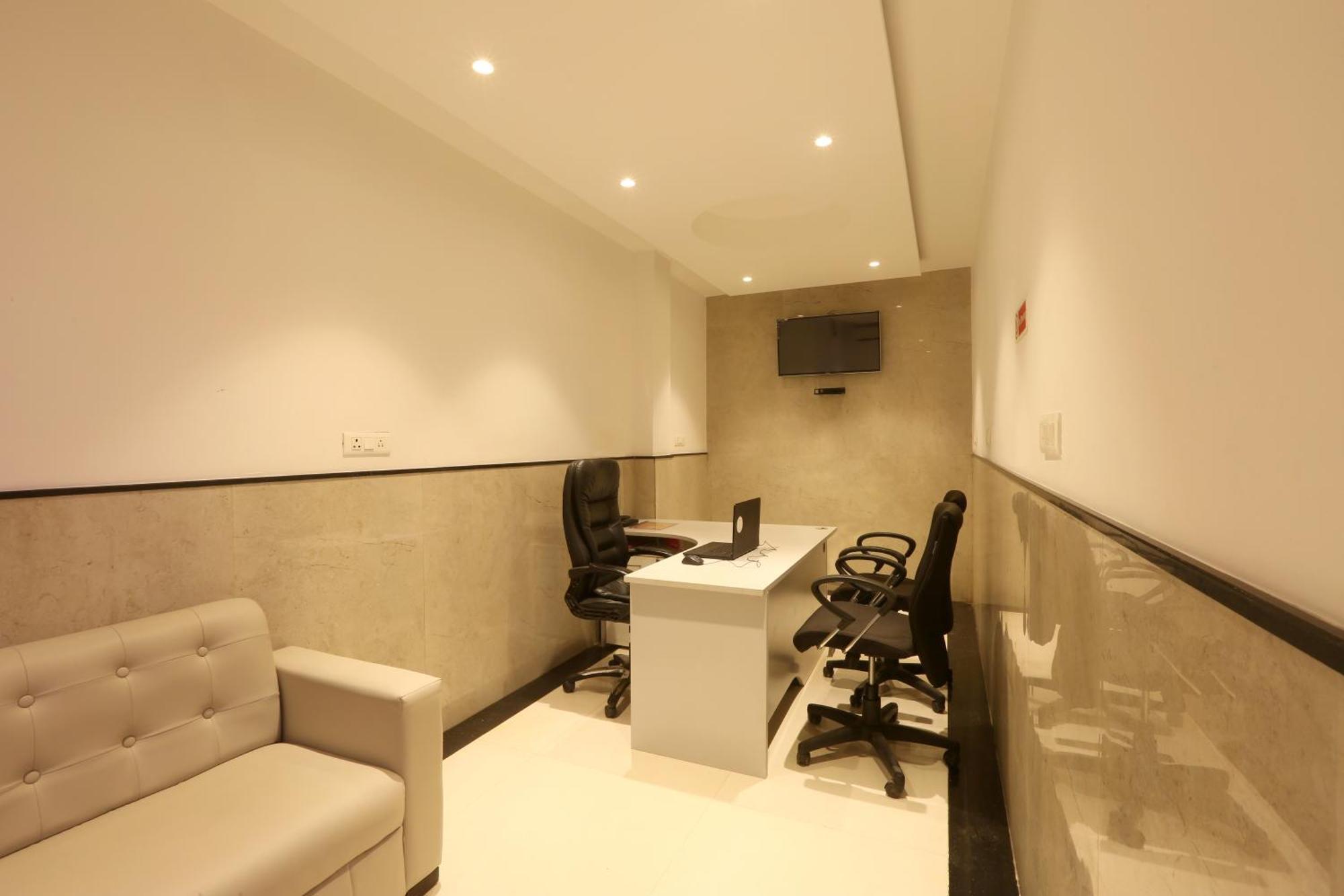 Hotel Arch Suites - Near Aerocity New Delhi Exteriör bild