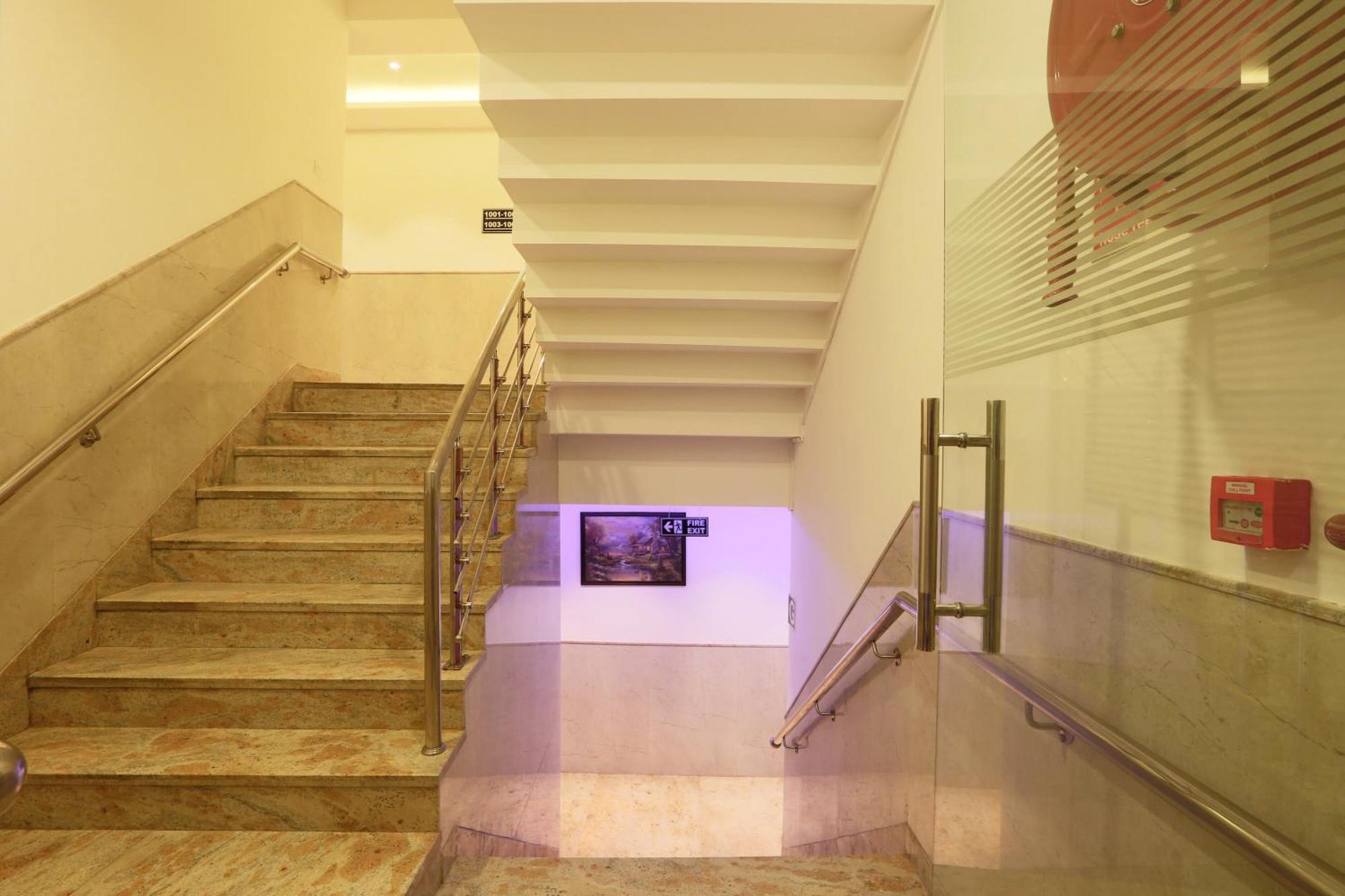 Hotel Arch Suites - Near Aerocity New Delhi Exteriör bild