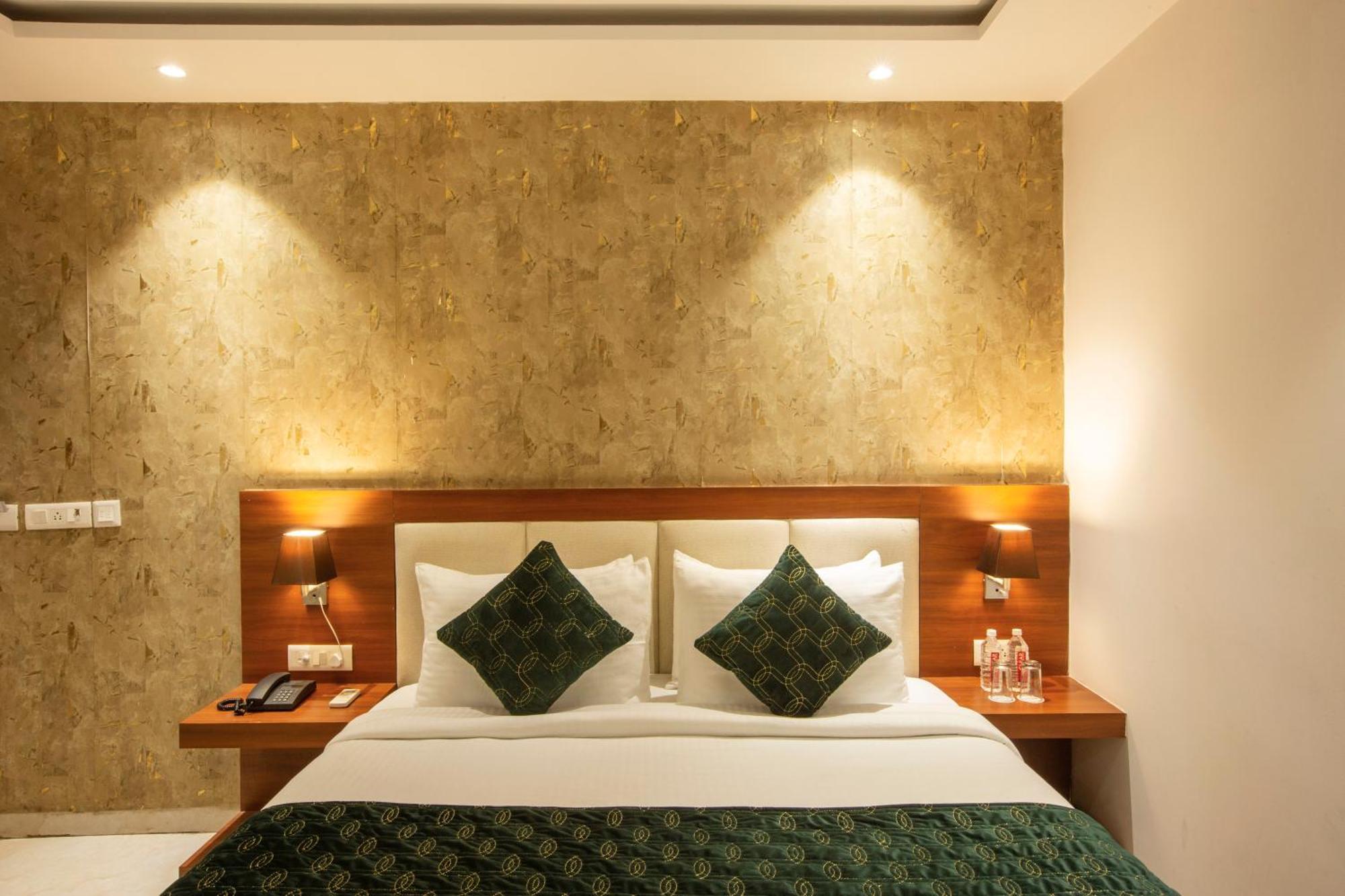 Hotel Arch Suites - Near Aerocity New Delhi Exteriör bild